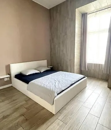Renovated And Spacious Two-bedroom In Apartamento *