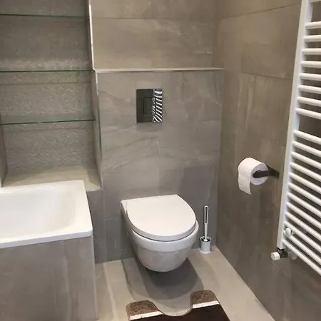 Apartamento Renovated And Spacious Two-bedroom In *