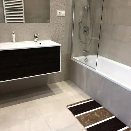 Apartamento Renovated And Spacious Two-bedroom In